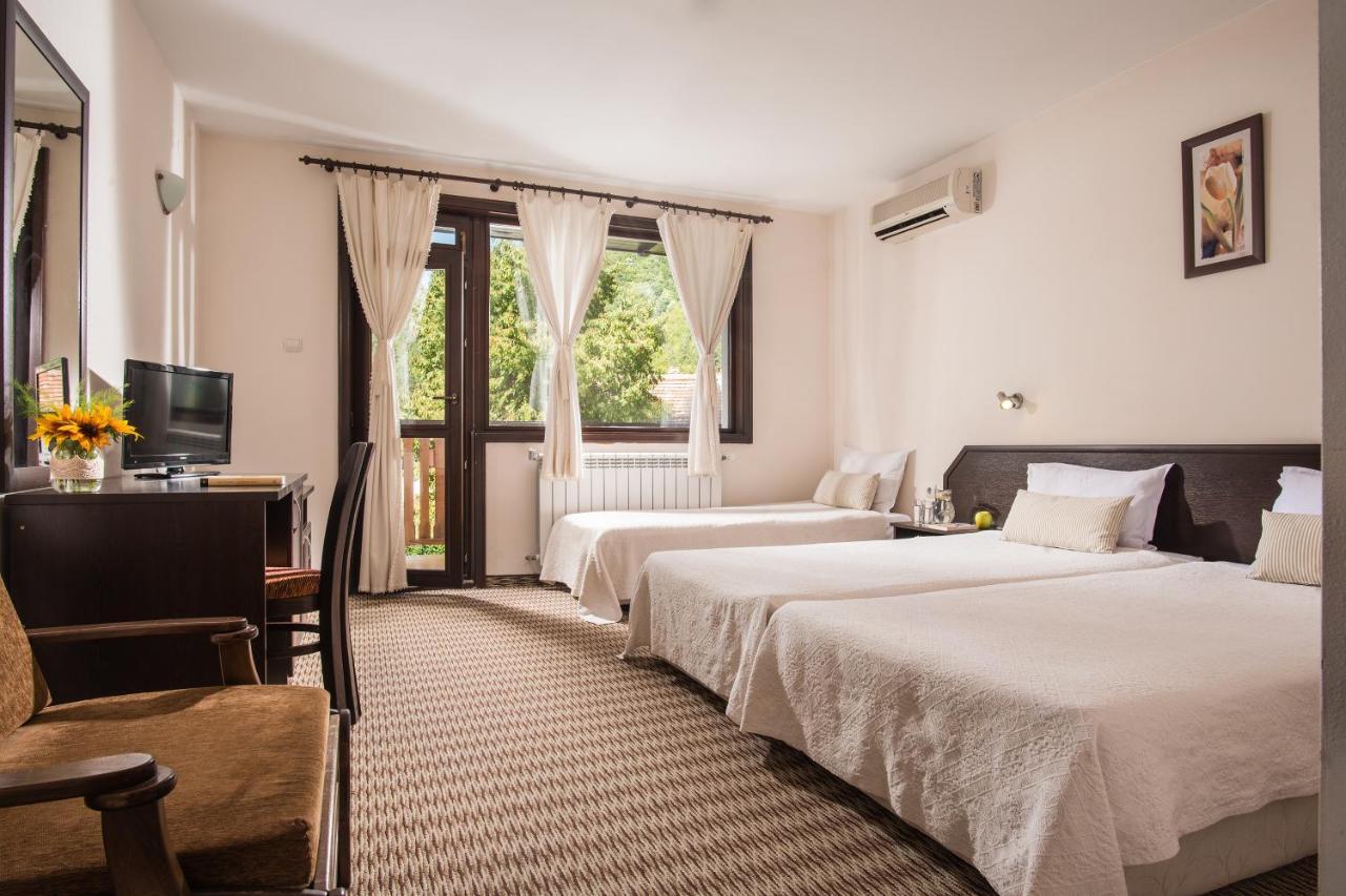 Family Hotel Bile Beli Osŭm Eksteriør billede
