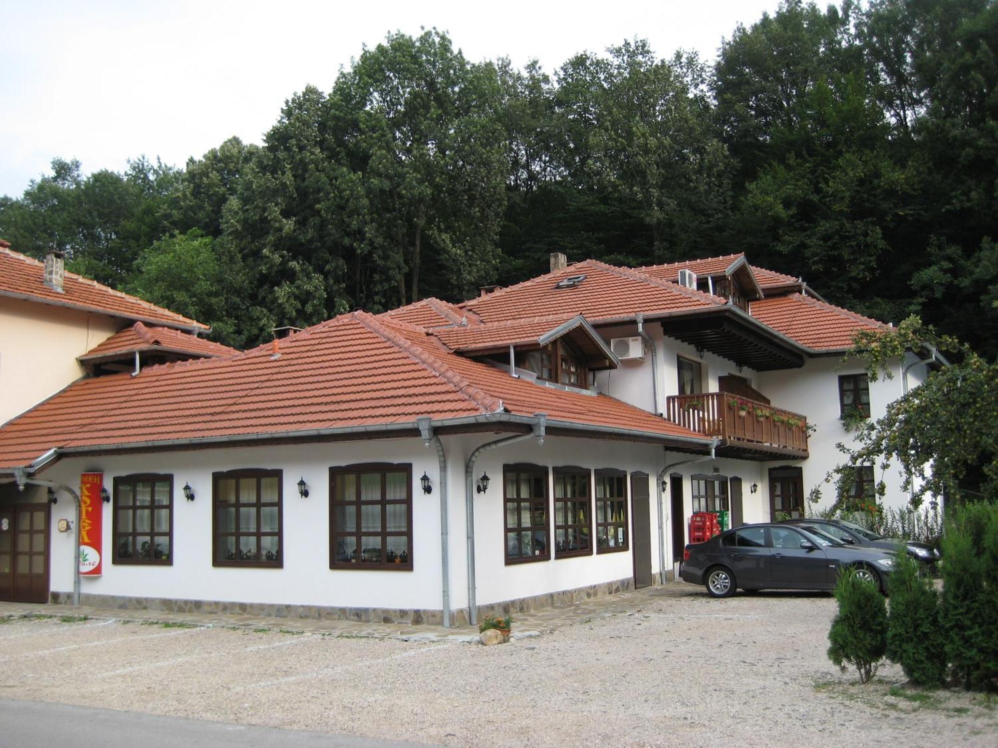 Family Hotel Bile Beli Osŭm Eksteriør billede