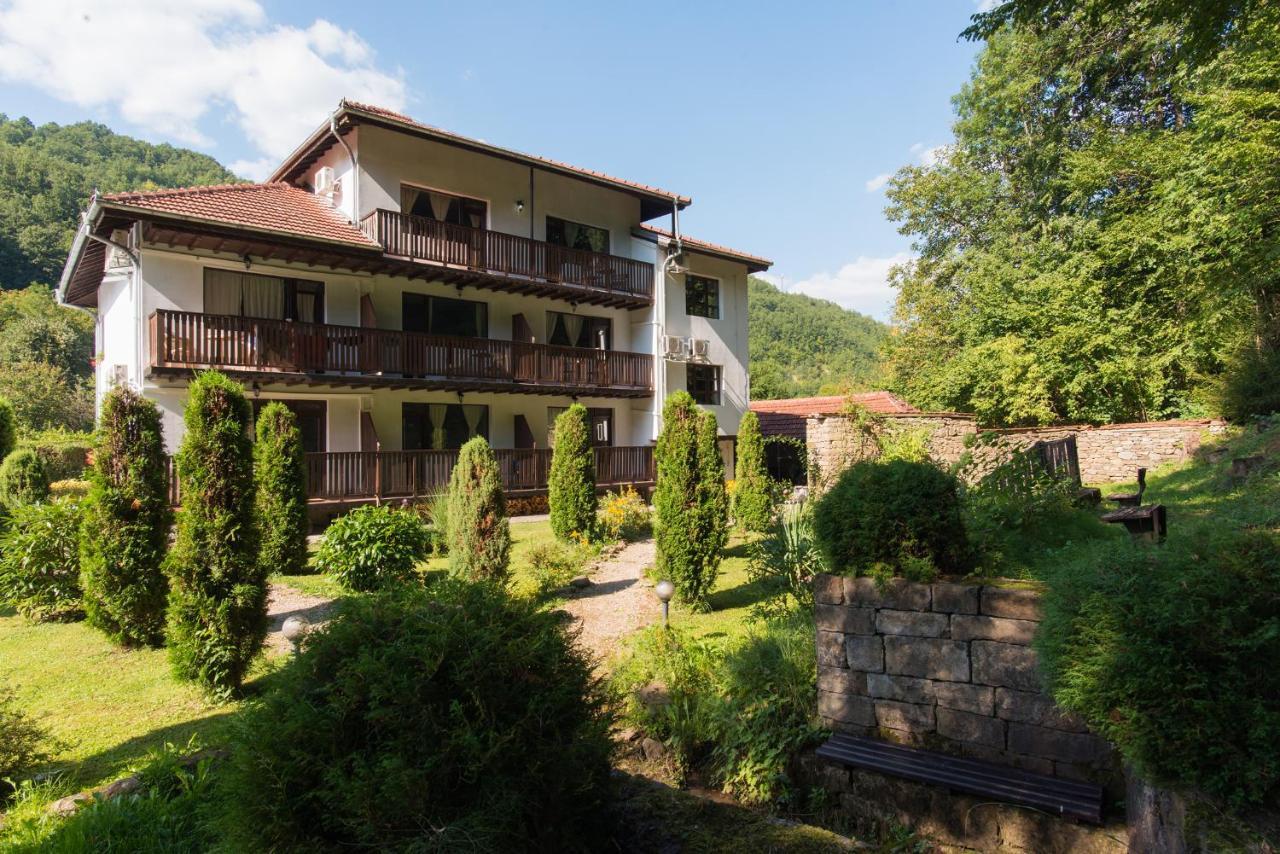 Family Hotel Bile Beli Osŭm Eksteriør billede